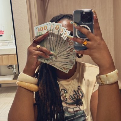 Your Fav Gemini • Wholesomely Misunderstood • Voice of the Hoes & Hoochies • Here to Cause Chaos • Thick Locs x Thick Thighs •