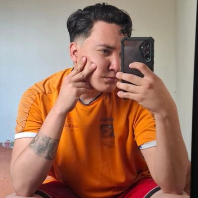 Gilbertt19's profile picture. El papá de la mamá de los pollitos.