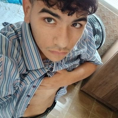 ex militante, narcisista, histrionico, bordeline, autista, ator, fã de cartoon e de jogos d qualidade duvidosa, comunista, maconheiro e futuro desabrigado.