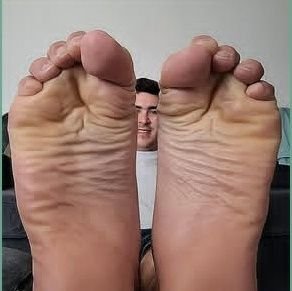 Each pair of 👣 is a beautiful and fragrant work of art 👃 in its own way.