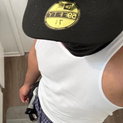 M 21 | Straight | 7 inch cock | 5’8 | Uncut |MDNI |