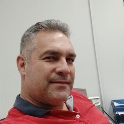 Emprendedor político optimista humano y luchador y por sobre todo humano nuevamente......