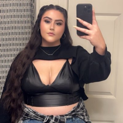 misshayleyjoy's profile picture. Wifey - Fit Mommy - Gemini  29 • CA • ENM 💙💜🩷✊🏼