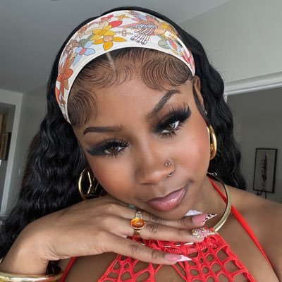 _deneeb_'s profile picture. Ig : _deneeb 🦋+ d.stitchedd 💇🏽‍♀️