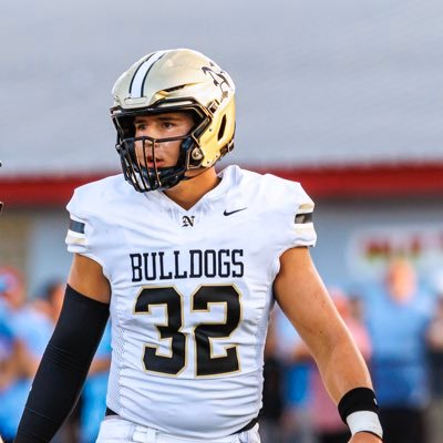 #32 6'4//230 lbs// DE//TE//CO 2027. Varsity Football Nederland High School #uncommitted https://t.co/g1sVbYQBXR FCA