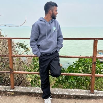 DebashisSpeaks's profile picture. अखण्डमण्डलाकारं व्याप्तं येन चराचरम्।
तत्पादं दर्शितं येन तस्मै श्रीगुरवे नमः॥

गुरु - डॉ. सुधांशु त्रिवेदी जी (@SudhanshuTrived) 🛐🪷