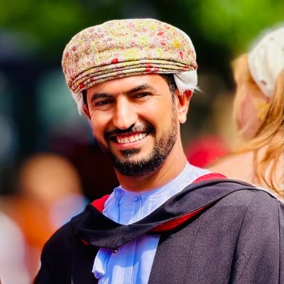 حين يأخُذني الحَنِين إلى الورآءِ ، لآ أعلمُ هل أبْتَسمْ لأنّ الذكْريَاتَ جَميله ، أمْ أبْكي لأنّ المَاضي لنْ يعُود ..