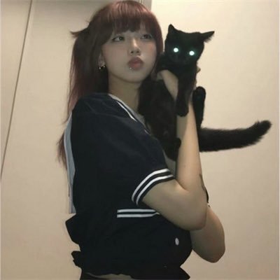 お金がなかった生活から見事脱却!もうあの苦しい生活には戾りたくない、戾らない。そして私と同じような経験をしている人の力になりたい。今の私にはお金も権力もある!