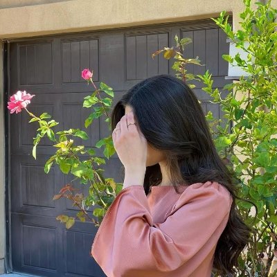 urmila226635's profile picture. बहसों से डर नहीं लगता।