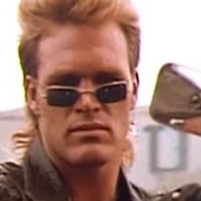 hholacny's profile picture. Rapeo en el metro de Berlín, sin bigote. De momento.