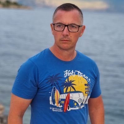 Realist. Conservativ Liberal.
Gastarbajter. Baje gnevni.