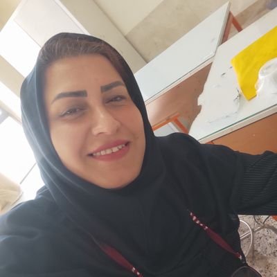 بادهای پریشان شلاق می زنند
ستون های ِ بی رمق ِ فکرم را
و با یک اشاره ی ِ کوتاه
آب ، بالا می رود از سینه ی ِ شعرم ...