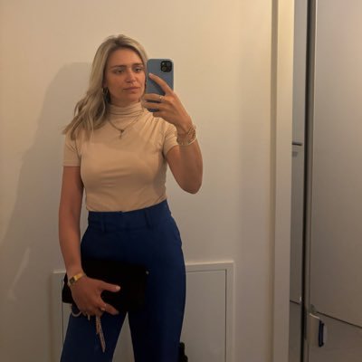 🏴Obsessed with helping you build Strong Bodies & Dreams | 🏋️♀️ Personal Trainer | 🍏 Food Enthusiast | 💌 Let’s Talk Goals