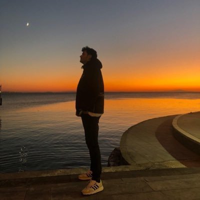 Bana dua edin, kendimle barışayım. Bu profilde bolca küfür ve iktidar karşıtlığı bulunmadır.