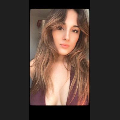 _zeynomm's profile picture. 