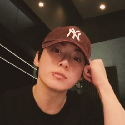 cheyhoon__'s profile picture. 