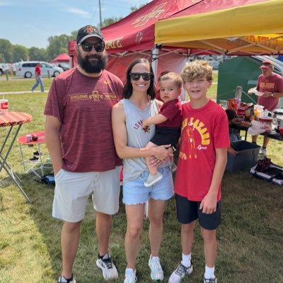 Physical therapist @ The Iowa Clinic. Run. Sports/Iowa State. Country music. Enjoy the journey.