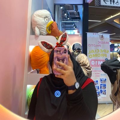 nizzmin's profile picture. there’s a rainbow after rain.