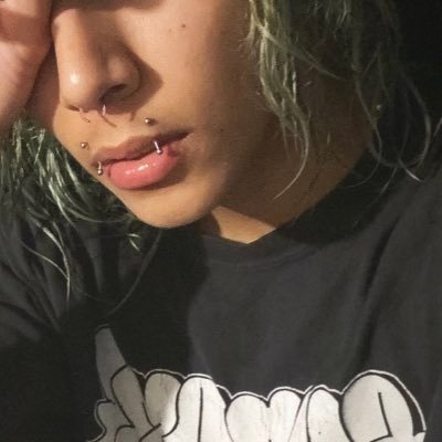 Hispanic Femboy 5’9 Size 8.5 🦶🏼 OF in link down below 💦 👅