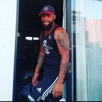 Unyana, ubhuti, uTata, isifundiswa esizizamelayo. Usapho kuqala enye nenye iyakulandela ingene ngokomngxunya wayo ngokuhleliweyo nguQamata naManyange Camagu!