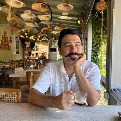 Basit bir hayatın estetik anları | Bu hesap çokça seyahat, kitap, fotoğraf, düşünce, bilim ve sanat barındırır. Daimi öğrenci, mühendis; karavancı, kahve 4ever.