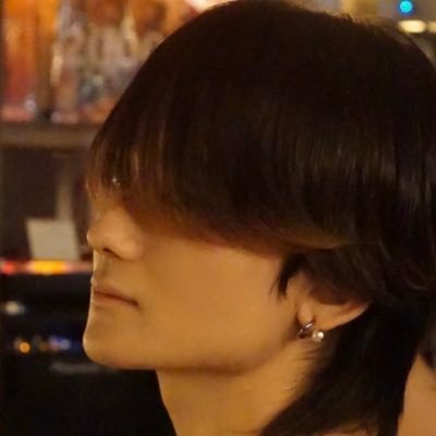 ウルフ男子/シースルーマッシュ/しお顔/カラオケ◎/ギター🎸/ピアノ🎹/アニメ漫画/お笑い/邦ロック/有名大学理工学部/ESTP ◾️人のお悩みを聞くことに関しては自信があります◾️デート利用やハグや添い寝だけのご予約もお待ちしてます♡◾️シフト外でもDM頂ければ調整可能です🙂↕️