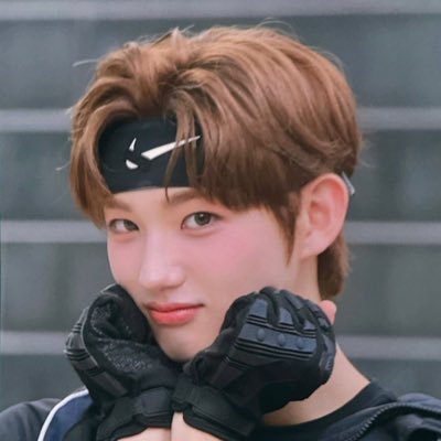 uwuheeju's profile picture. hi gays made this acc for getting into idntt 😆😆