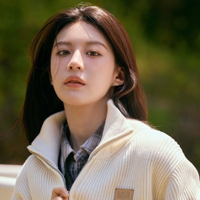 So much love for Flora Go Youn Jung 🍀🌸 Protect GYJ at all costs 🤍 “Let’s live with gratitude!”- #GoYounJung #고윤정