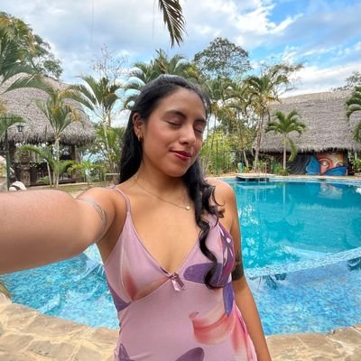 claudiatuvar's profile picture. Dios me dio la vida, el R&B ganas de vivirla. ✨
Bella y sensual, SOBRENATURAL 🧚
A la primera oportunidad que tenga, me voy del país 🤫