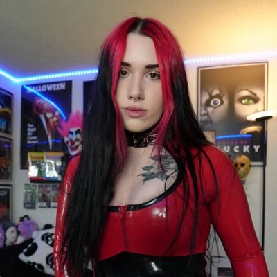 I'm a single professional mistress I personally seek a slave to serve me