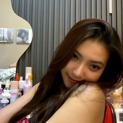 WhisperNdey's profile picture. sayang ci gre 😋