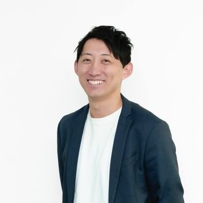終末期や遺された人の負担を軽減する取り組みをしています。信頼できる身元保証業者と出会える「身元保証のけんさく」、死後手続きをサポート「おくやみなび」、家族で大事な情報を共有する「終活ノート」を運営しています。