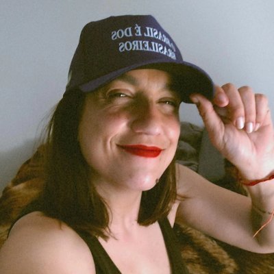 Comunicação + política + Luta Livre + filhos + grêmio + feminismo + humor&piadas ———————————————————————
maternar & resistir ♀️
socialista | classe trabalhadora