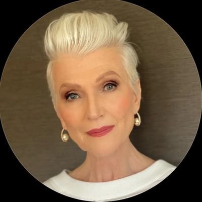 Bestselling International Author of A Woman
Makes
A Plan 📖 Doctor of Dietetics👩🎓
Supermodel😉💃
#ItsGreatToBe76 Manager:
anna@mayemusk.com