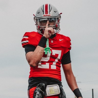 ryan_zaldivar_'s profile picture. Sophomore Varsity🙏🏼Psalm 27:1 C/O 2028 6’1 185lbs Doral Academy Highschool Football •OLB•Safety•❤️🤍🙏🏼🙏🏼🏈