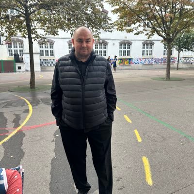 abonnez-vous Je conclue que le vrai est trop simple il faut y arriver toujours par le compliqué, tout est simple , il n'y a que les gens qui soient compliqués