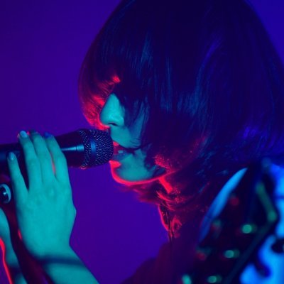神様 あなたは純粋な心を持っていますか? 信じるって 一体どんな事なんだい? 俺は何も信じてなんかいやしないぜ… でもPerfumeだけは信じてる