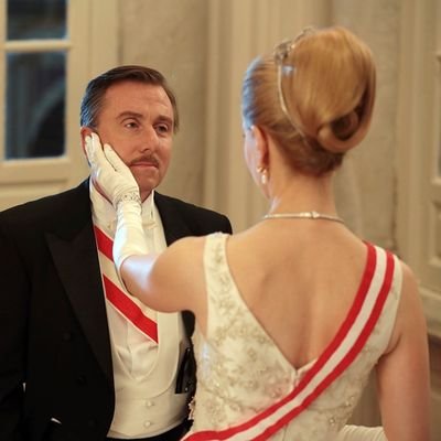 🇲🇨🤴Príncipe principal del principado de Mónaco.
Diseñador de colchones.
Relación abierta y liberal con Grace Kelly.
Mónaco con Palestina libre.