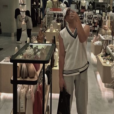 neilamstro97508's profile picture. 