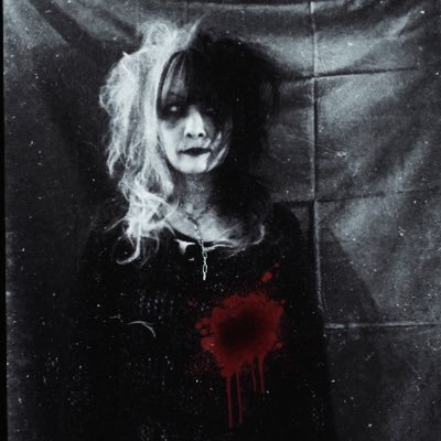 大阪ホラーパンクバンド五臓六腑のボーカル デス💀milkdrop(みるどろ)と言う名でモノ作ったりもするのでよろしくどうぞ〜