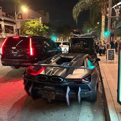 Frenzyy49's profile picture. Very Intentional