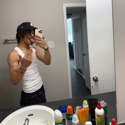 Lv. 27 | Pronouns pay/me | 🎮: Memphganistan1 | Software Engineer 💰💻 | CoCos Daddy 🐶💕