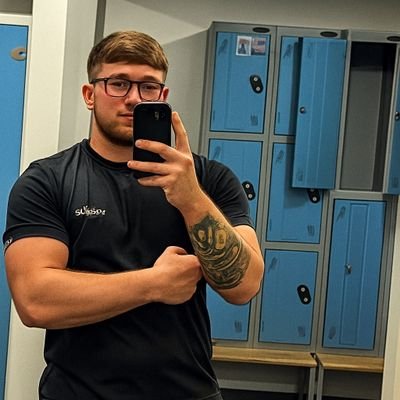 lewbiedoo's profile picture. Loves football and roblox