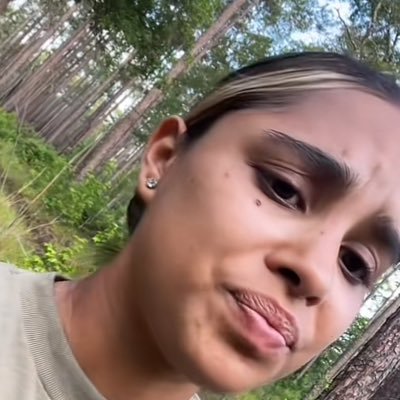 Daisyemily7869's profile picture. anything is possible