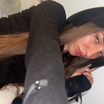 Polska findom bogini od 2019.Nic się tu nie zmienia. Wcale nie tak anonimowo. Śmieje się wam w ryj. Wasz najgorszy mokry sen. Dominuje was w wielu aspektach. 👑