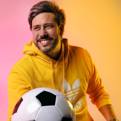 Apresentador, produtor de conteúdo, publicitário e comentarista esportivo. Rádio Sociedade, Futebol S/A, Podcast45 e BARFC.
