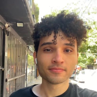 whoismayke's profile picture. nesse perfil servimos a Taylor Swift.