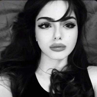 l__4z's profile picture. والبدر يشكو من بهاكِ ويختفي . @ll3v__