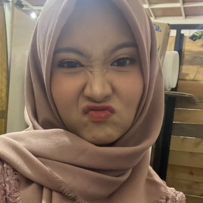 arielemyu's profile picture. give my aesthetic a shot instead https://t.co/9MfTWLp7xl