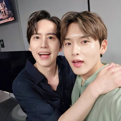 @ryexwook secondary acc. (elf-suju/astro/daddies/laufey/conan gray/young royals)